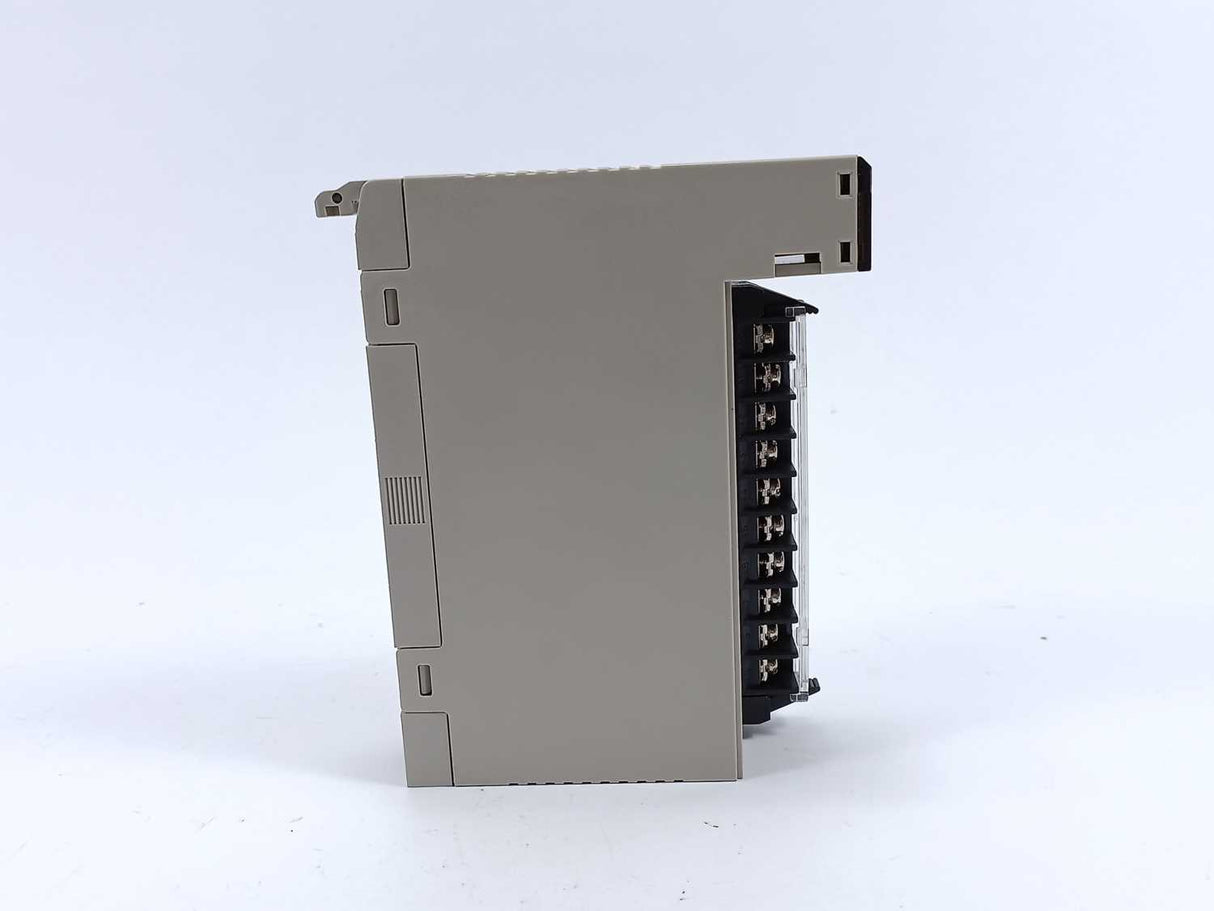 OMRON C200H-OC221 Output Unit w/ Terminal Block