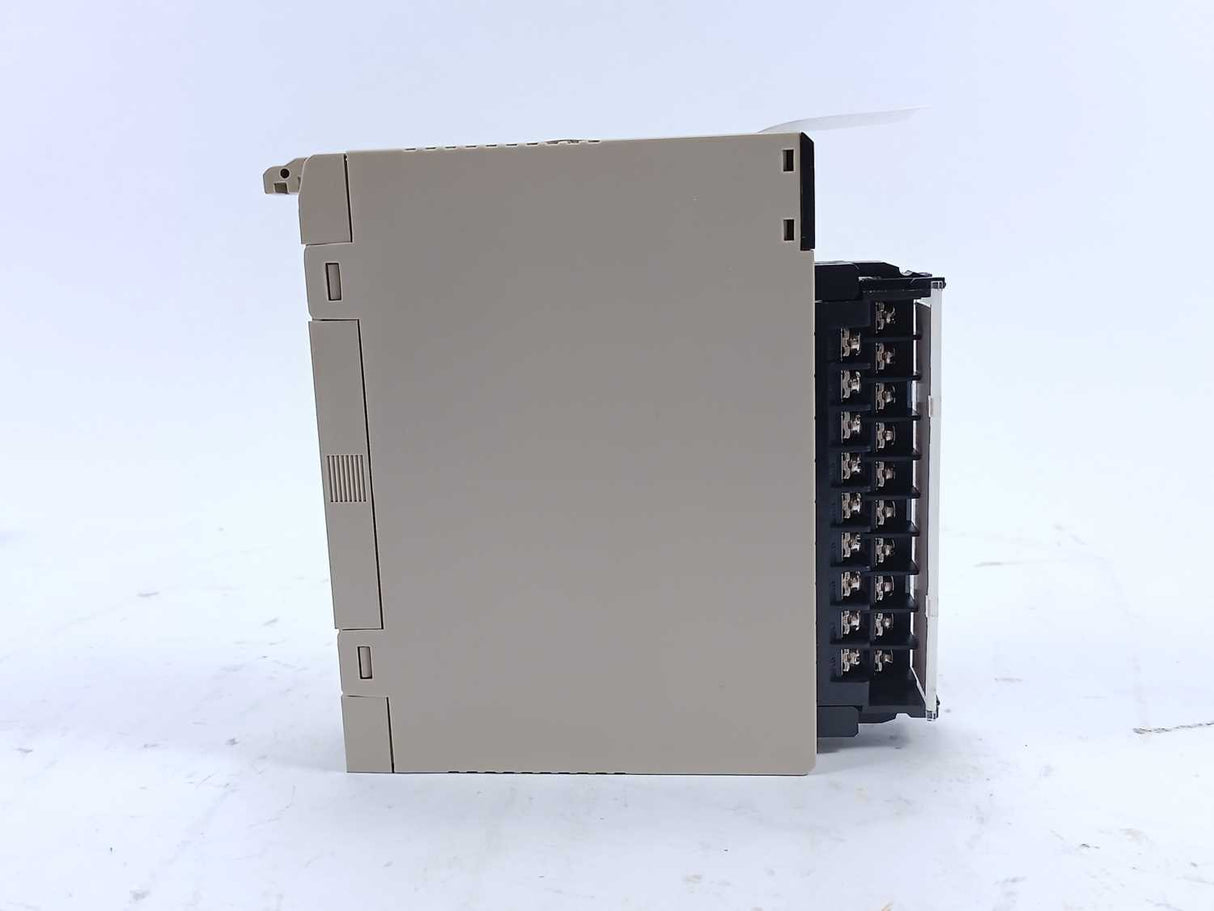 OMRON C200H-OC224V SYSMAC Programmable Controller