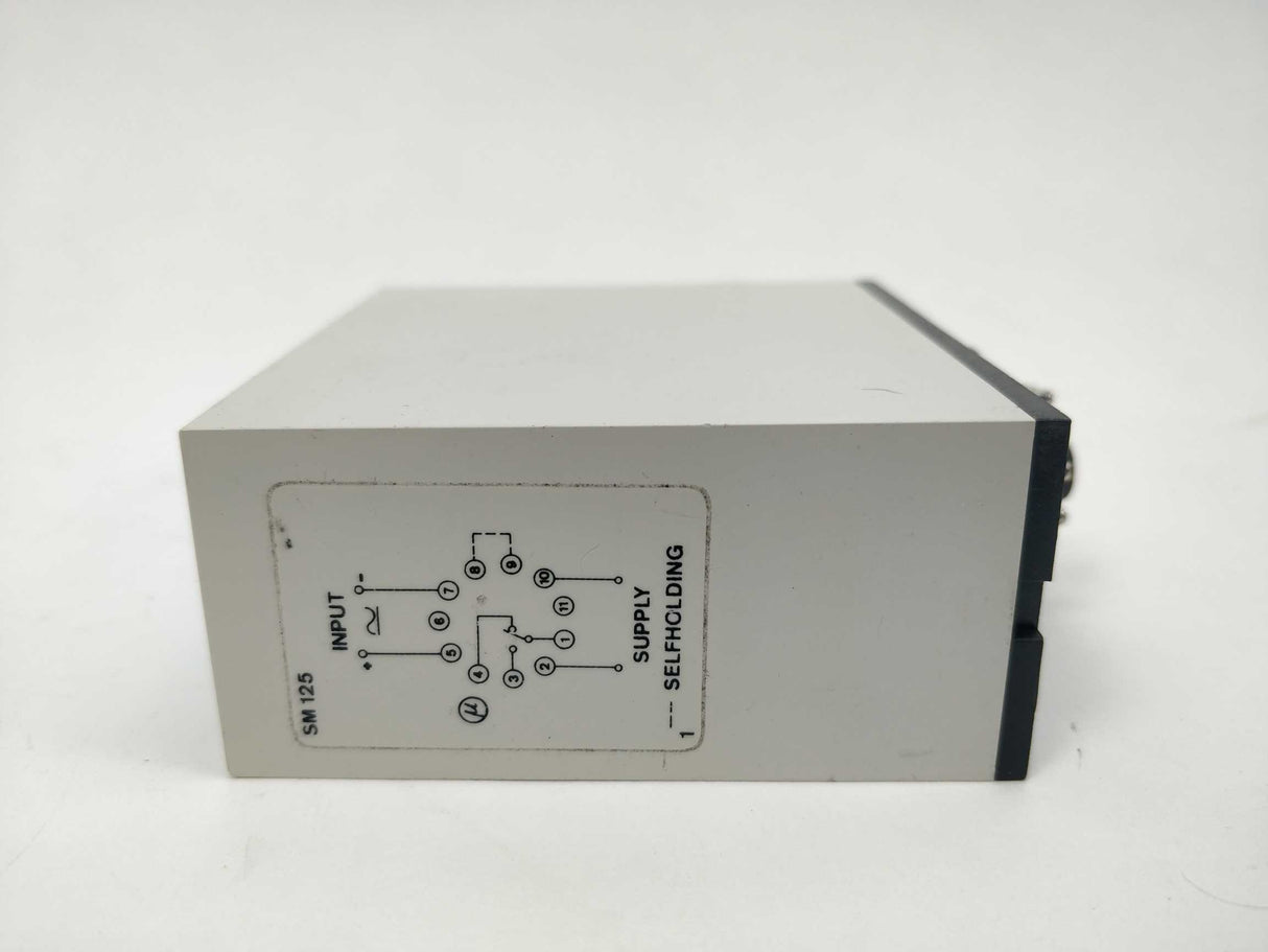 Carlo Gavazzi SM125230 VOLTAGE LEVEL RELAY