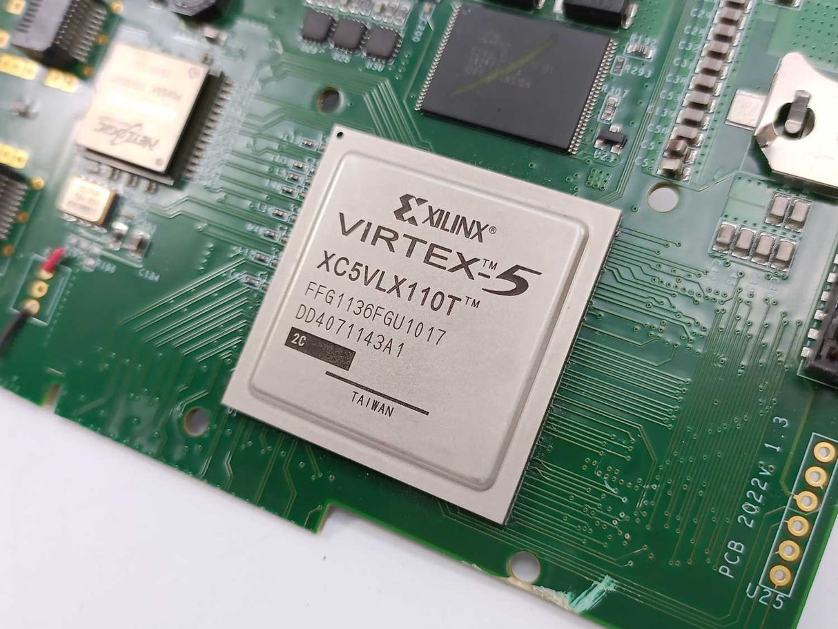 Xilinx XC5VLX110T Virtex-5 IC On Board