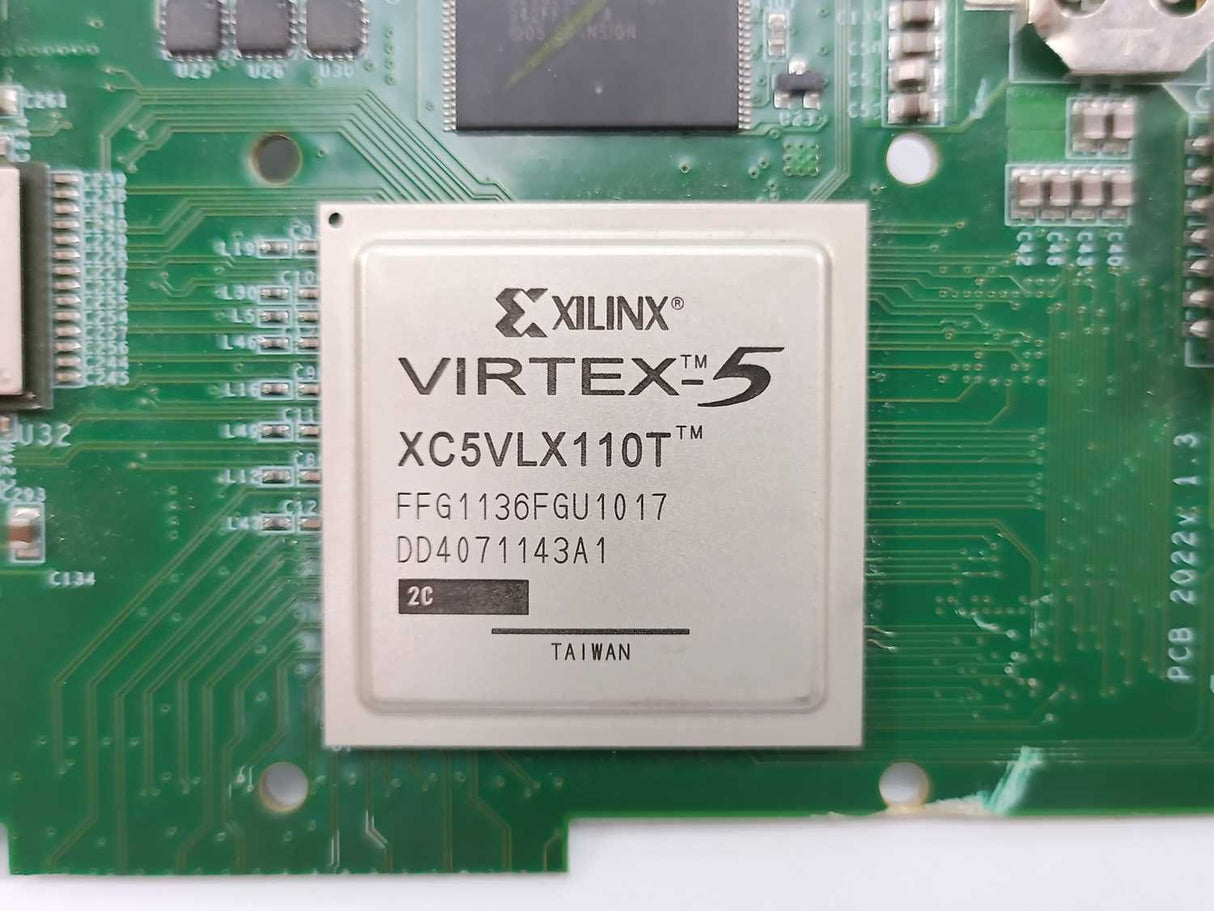 Xilinx XC5VLX110T Virtex-5 IC On Board