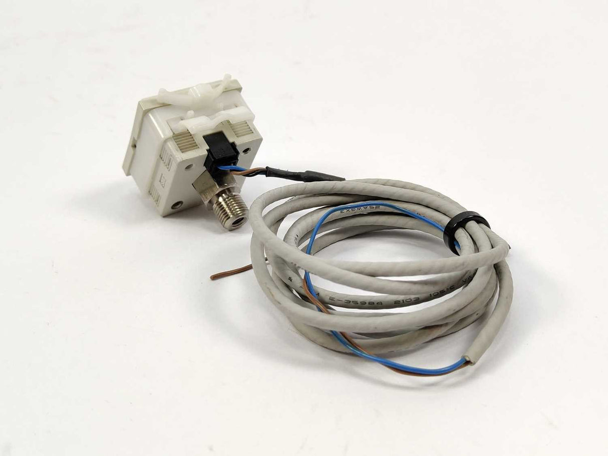 SMC Pneumatics ZSE30-01-28 Vacuum switch with bracket