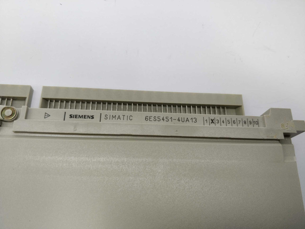 Siemens 6ES5451-4UA13 Digital output module