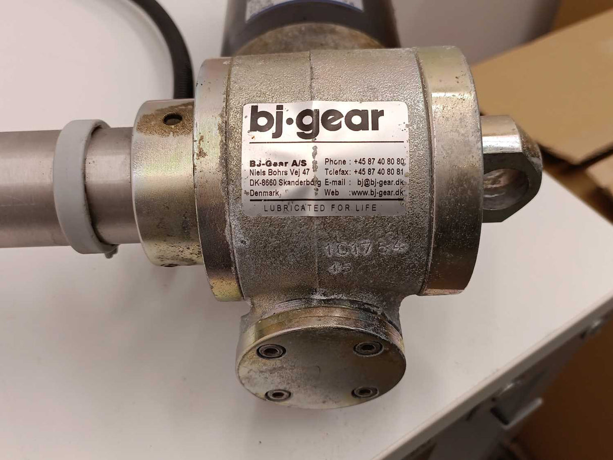 DRIVE SYSTEMS LN70.10 DC MOTOR W. bj-gear