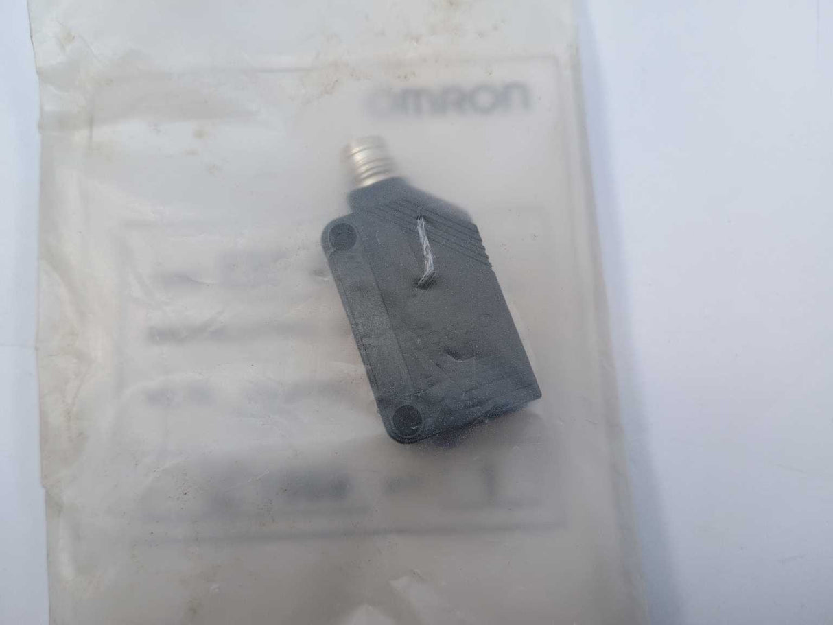 OMRON E3Z-R86 Photoelectric Switch 12-24V DC