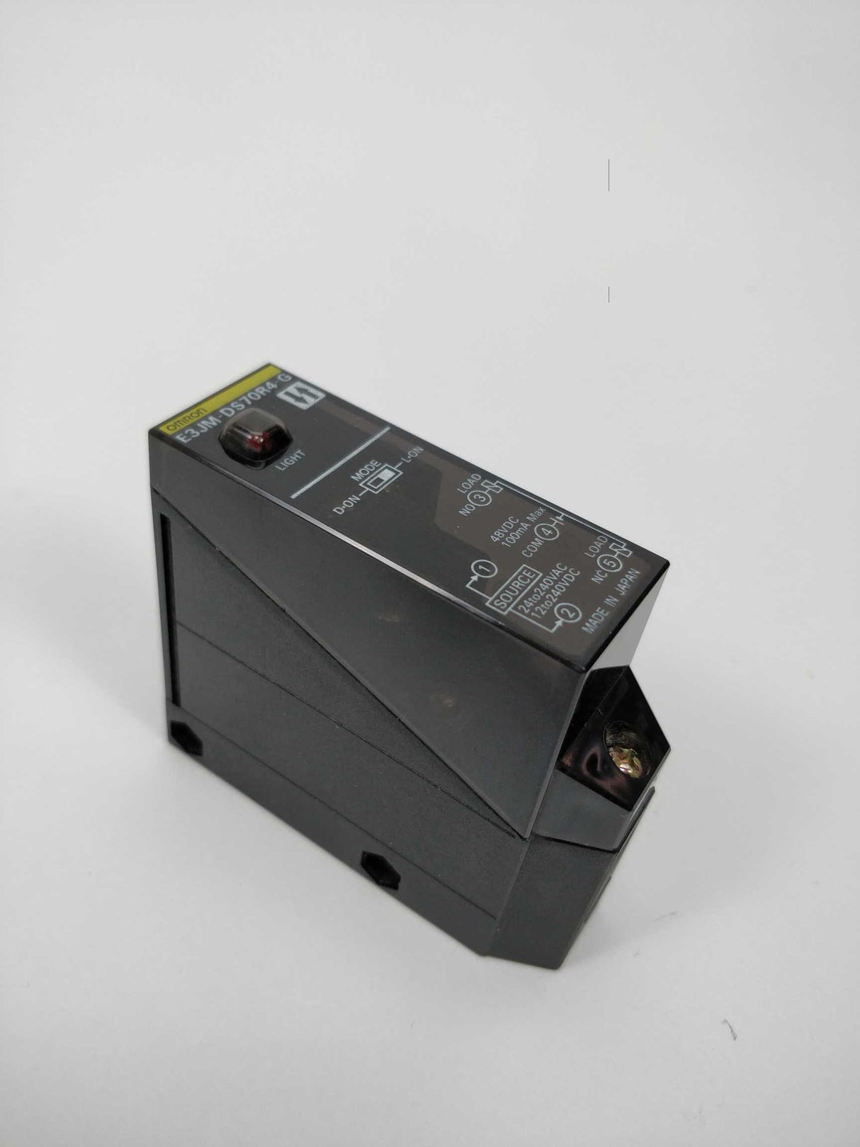 OMRON E3JM-DS70R4-G Photoelectric switch 24-240VAC 12-240VDC