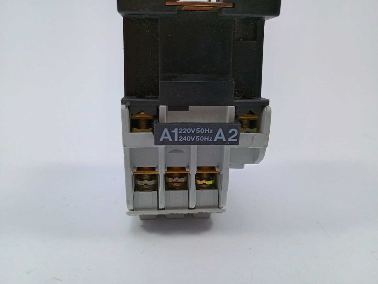 Danfoss 037H0021 Contactor CI 9 w/ 3 Main Contacts