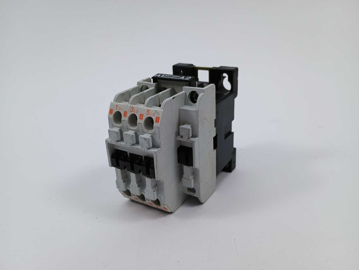 Danfoss 037H0021 Contactor CI 9 w/ 3 Main Contacts