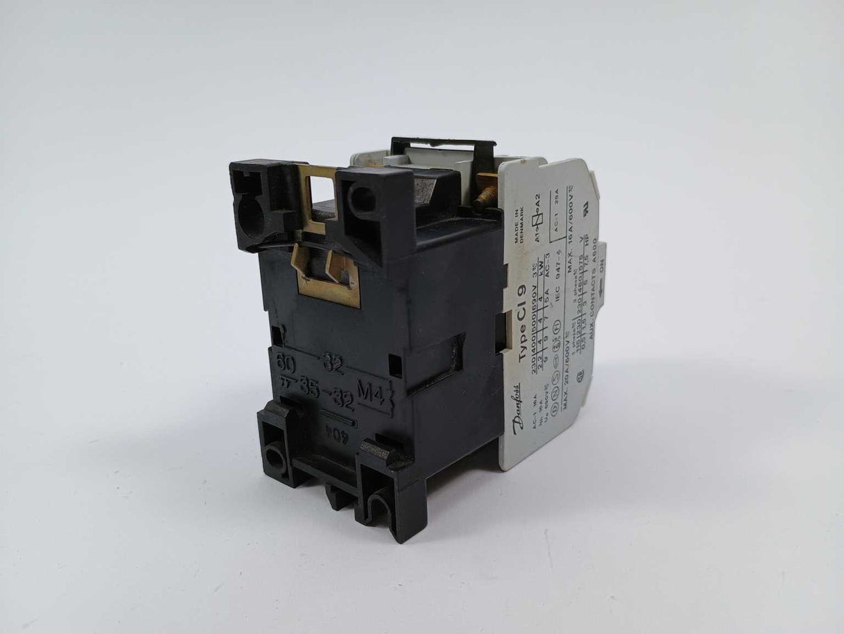 Danfoss 037H0021 Contactor CI 9 w/ 3 Main Contacts