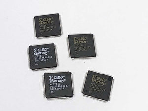 Xilinx XCS20XL VQ100AKP0033 D2053960A 4C SPARTAN