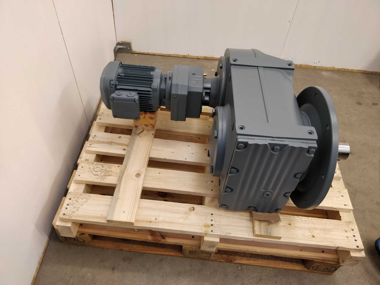 SEW-EURODRIVE  FF97R57DRN90S4 Gear motor 1.1kW 2,4rpm