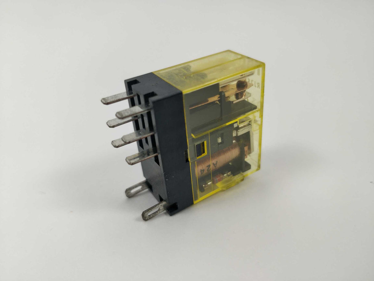 Idec RJ2S-CL-A24 Relay Plug-In DPDT 8A 24VAC 7 Pcs.