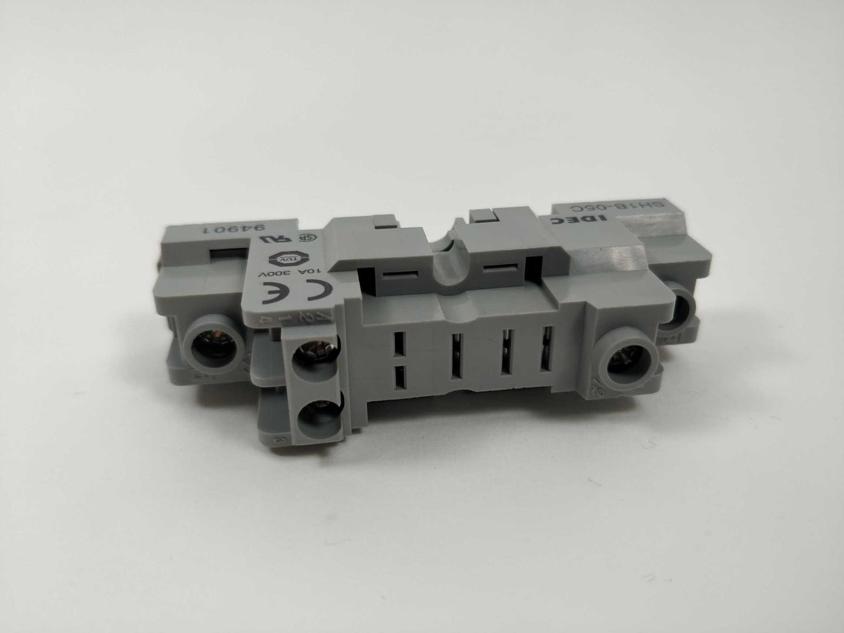 Idec SH1B-05C Socket DIN Mount fingersafe RH Power Relay 14 Pcs.