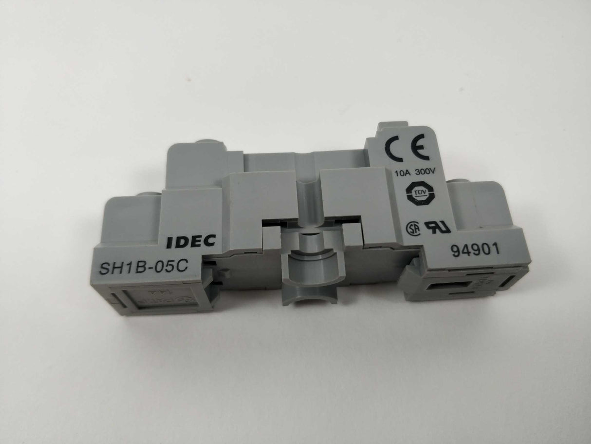 Idec SH1B-05C Socket DIN Mount fingersafe RH Power Relay 14 Pcs.